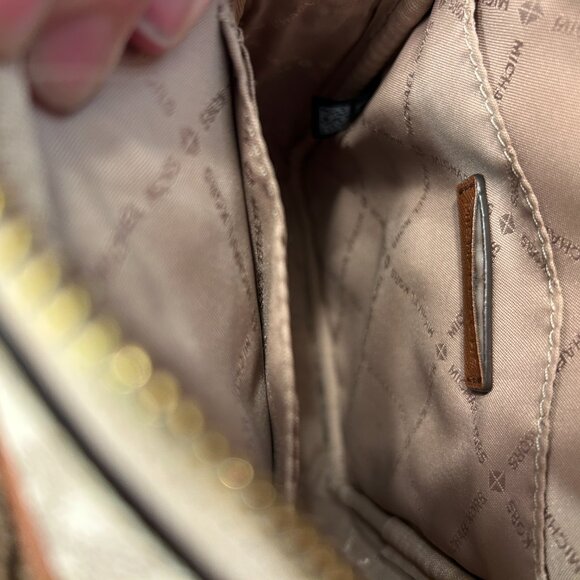 VGUC Michael Kors Jet Set Travel Medium Logo Crossbody Bag in Vanilla Colorway - Picture 6 of 11